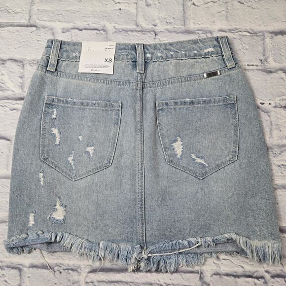 NWT KanCan Bella Denim Skirt Ripped Distressed Fray Hem Light Wash size XS - Picture 3 of 13